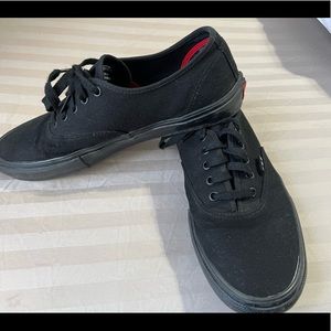 Black mens 10.5 Vans sneakers great condition!